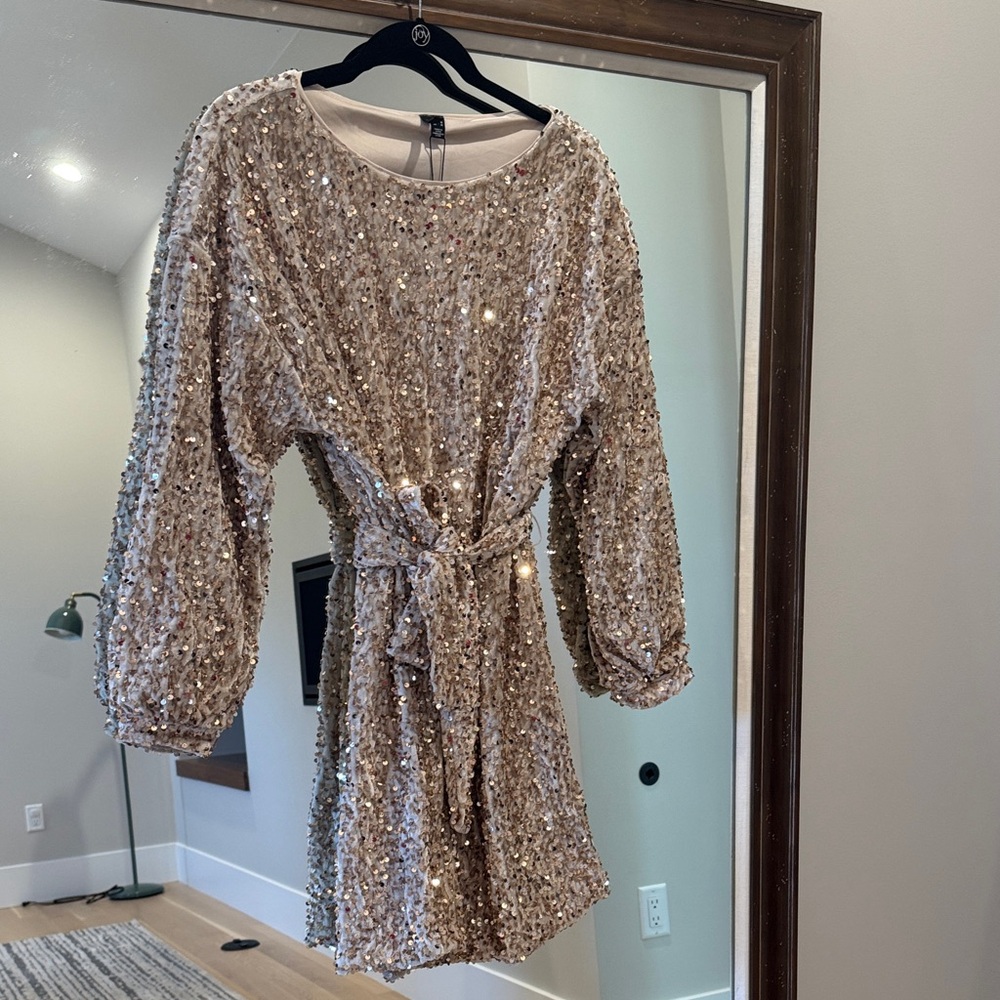 Vero Moda Sequin Embellished Top in Cream and Gold